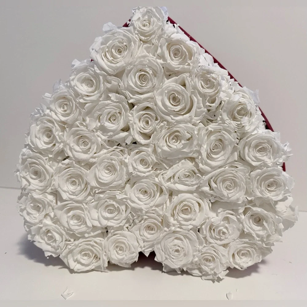 Venus Et Fleur Large Heart-Shaped Box with 36 Eternity White Roses - Picture 7 of 16